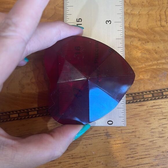 CRYSTAL HEART Faceted Deep Red Paperweight in - Picture 14 of 16
